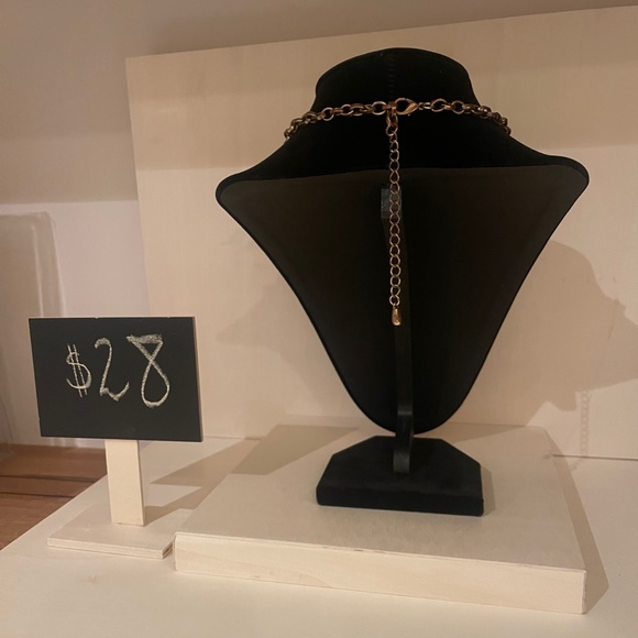 FLORAL STATEMENT NECKLACE - Picture 3 of 4